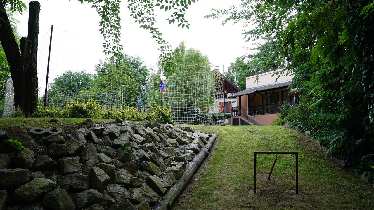 Tobo House Along The River Danube Radvaň nad Dunajom Zewnętrze zdjęcie